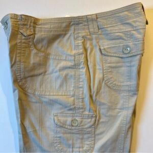 gloria vanderbilt capris Beige Tan size 14 Petite Cargo Look Comfy Cottage Core